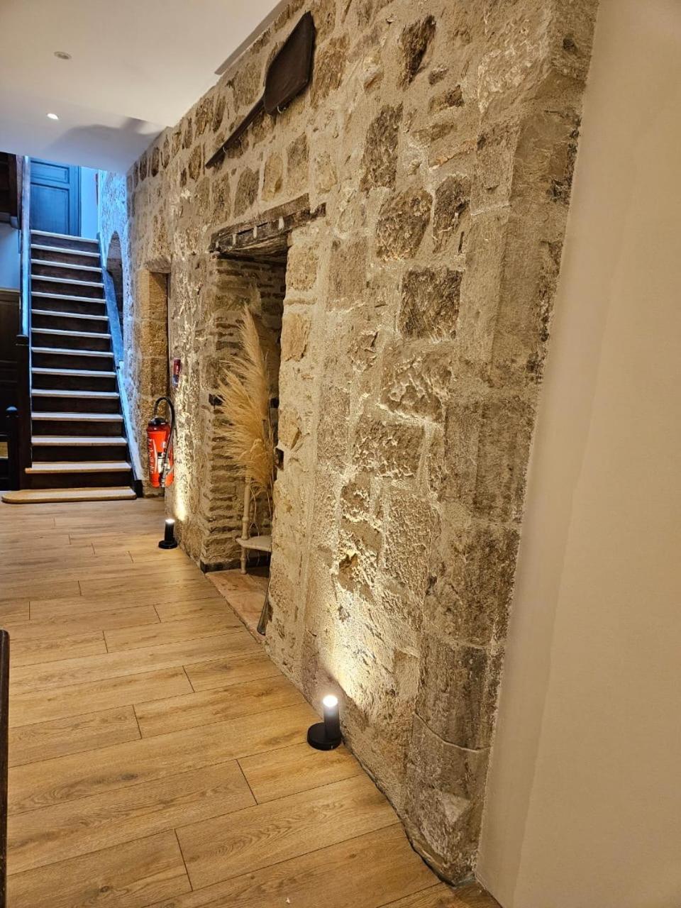 Le Beffroi Aparthotel Tournon-d'Agenais ภายนอก รูปภาพ