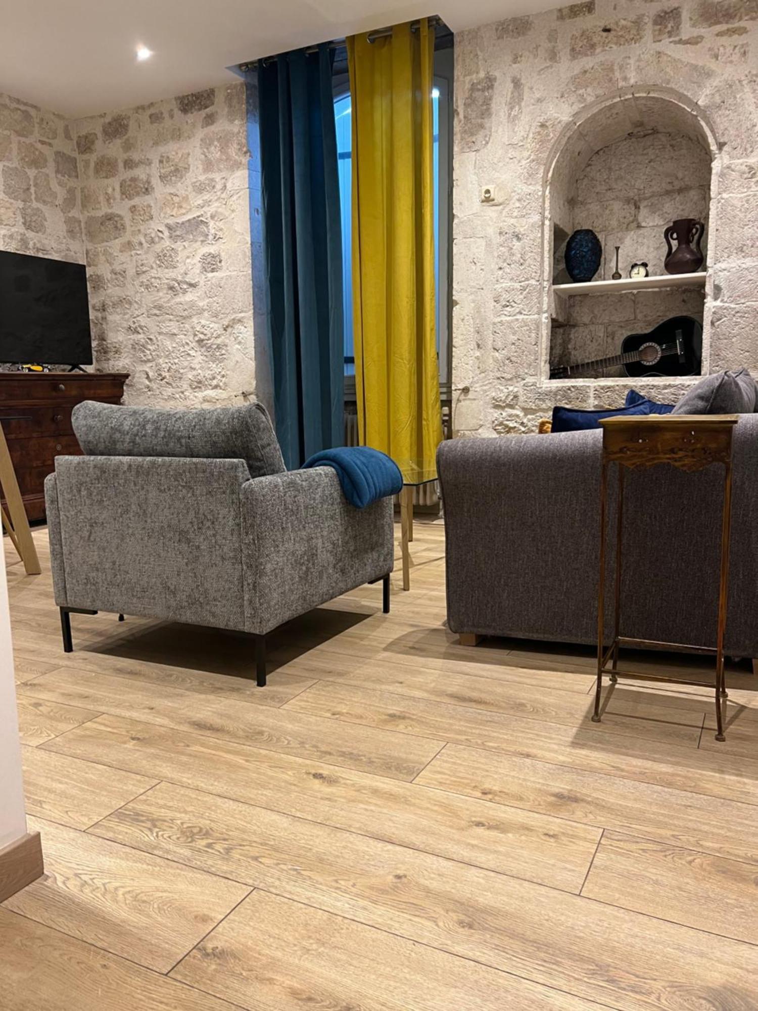 Le Beffroi Aparthotel Tournon-d'Agenais ภายนอก รูปภาพ