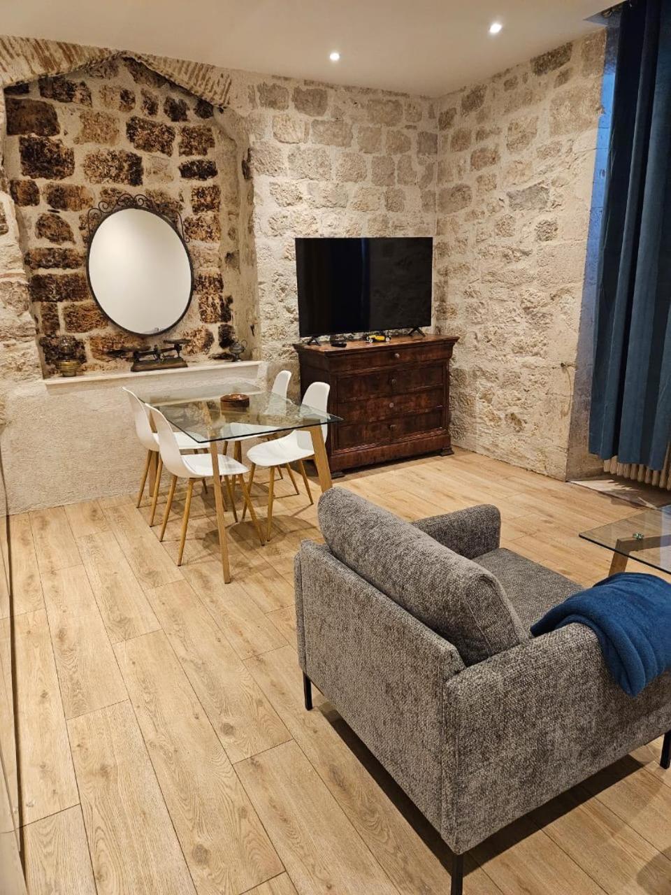 Le Beffroi Aparthotel Tournon-d'Agenais ภายนอก รูปภาพ